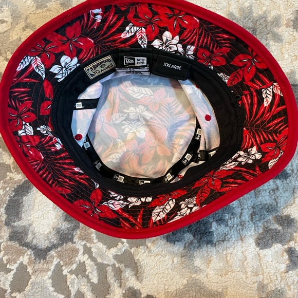 New Era XXL Chicago Bulls Windy City Red, white and black tropical bucket hat - Picture 7 of 7